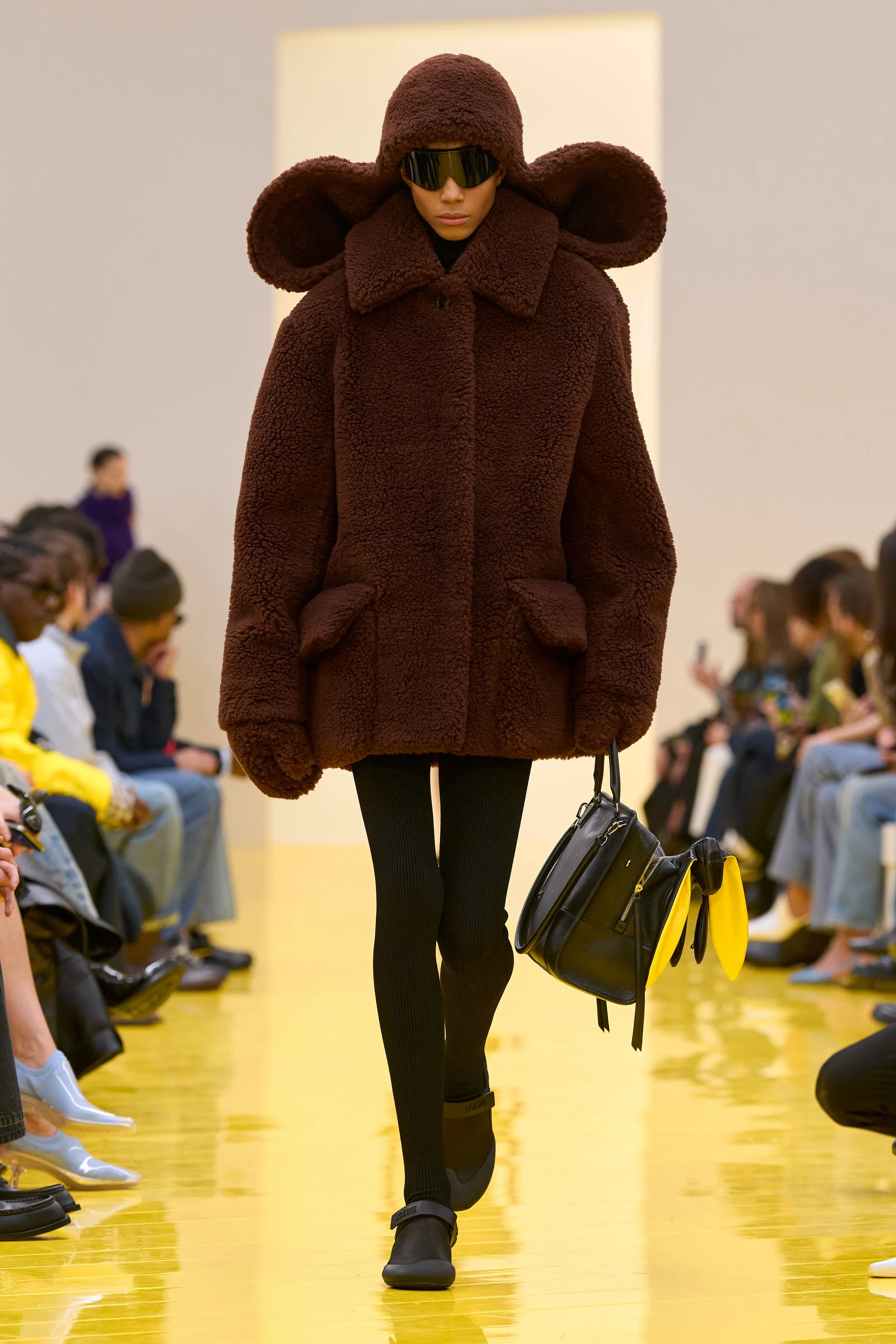 LOEWE FW26 - SHOW REPORT - BTB DIGITAL —